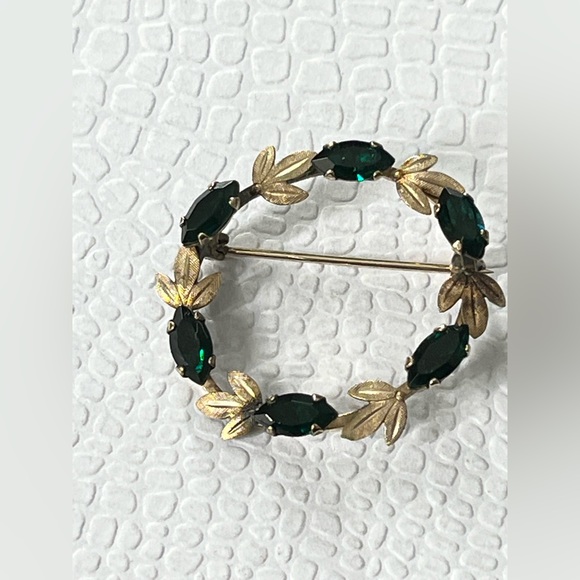 VINTAGE SIGNED VAN DELL 12K GF GREEN RHINESTONES BROOCH - Picture 1 of 7